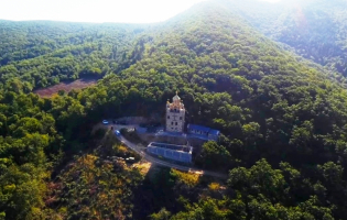 ქარელის მერია კეთილგონიერი ავაზაკის სახელობის ტაძრამდე მისასვლელ გზას გაანათებს