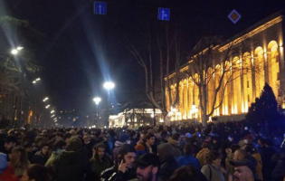 პარლამენტმა რუსული კანონი პირველი მოსმენით მიიღო