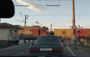 საქართველოს რკინიგზამ გორის მერიას გადასასვლელებზე საგზაო ნიშნების დაყენება მოსთოხვა