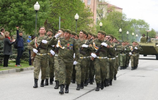 ცხინვალში კორონავირუსის გავრცელების პირობებში სამხედრო აღლუმი გამართეს