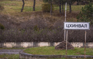 Сотрудник Цхинвальской милиции не дает супруге возможность вернуться к родителям 