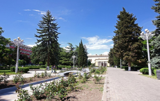 მერია სტალინის სკვერში 50 კვ.მ-ს 110 ლარად აქირავებს