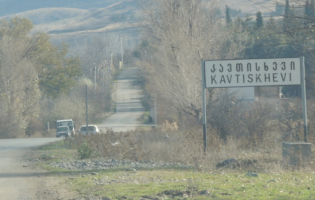 კავთისხევში არაშენებულ პლასტმასის საწარმოს დირექტორს თანხის უკან დაბრუნებას სთხოვენ