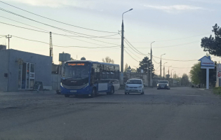 აღდგომას დილით ქალი ლურჯ ავტობუსში შველას ითხოვდა